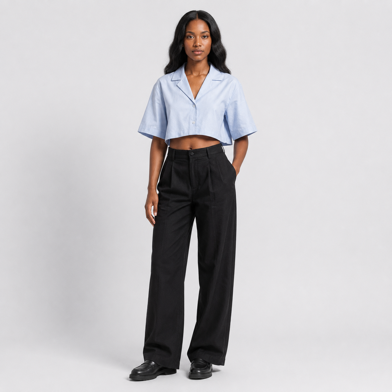 Afterbase Buz Mavisi Crop Gömlek model üzerinde ön ve arka görünüm