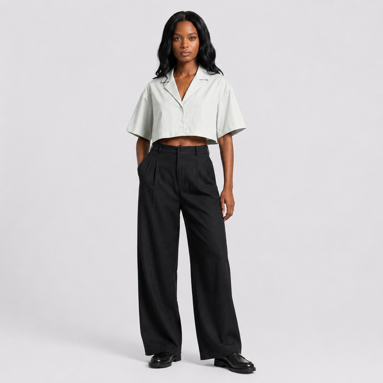 Afterbase Taş Rengi Crop Gömlek model üzerinde ön ve arka görünüm