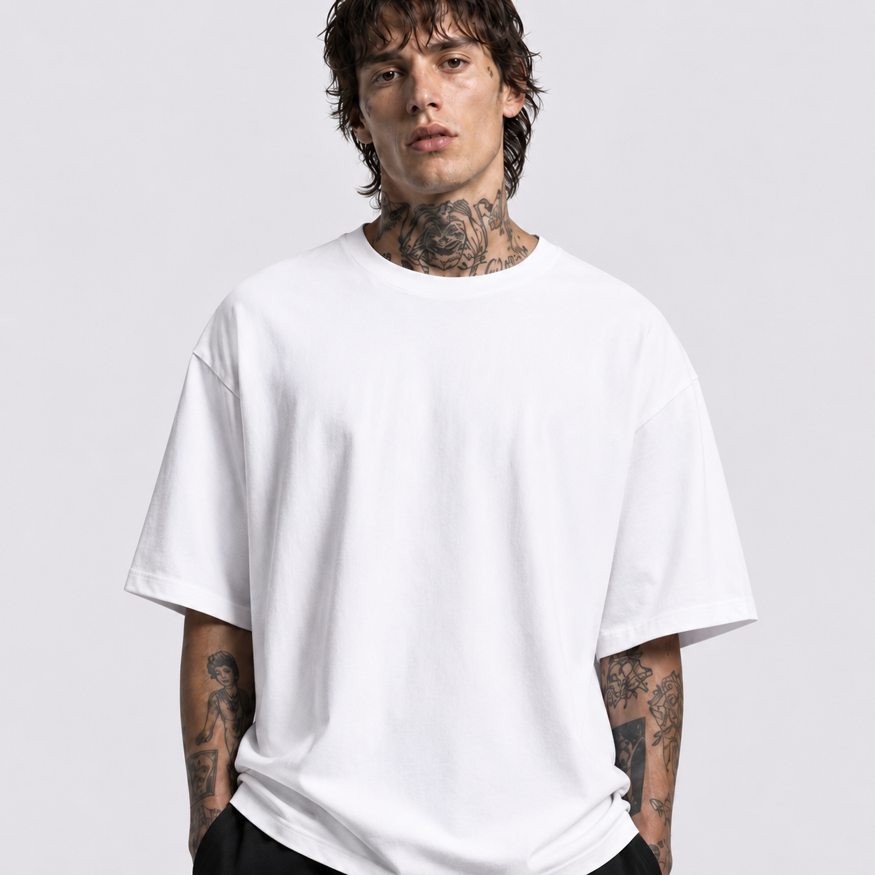 Beyaz Basic T-Shirt - Yakın Çekim