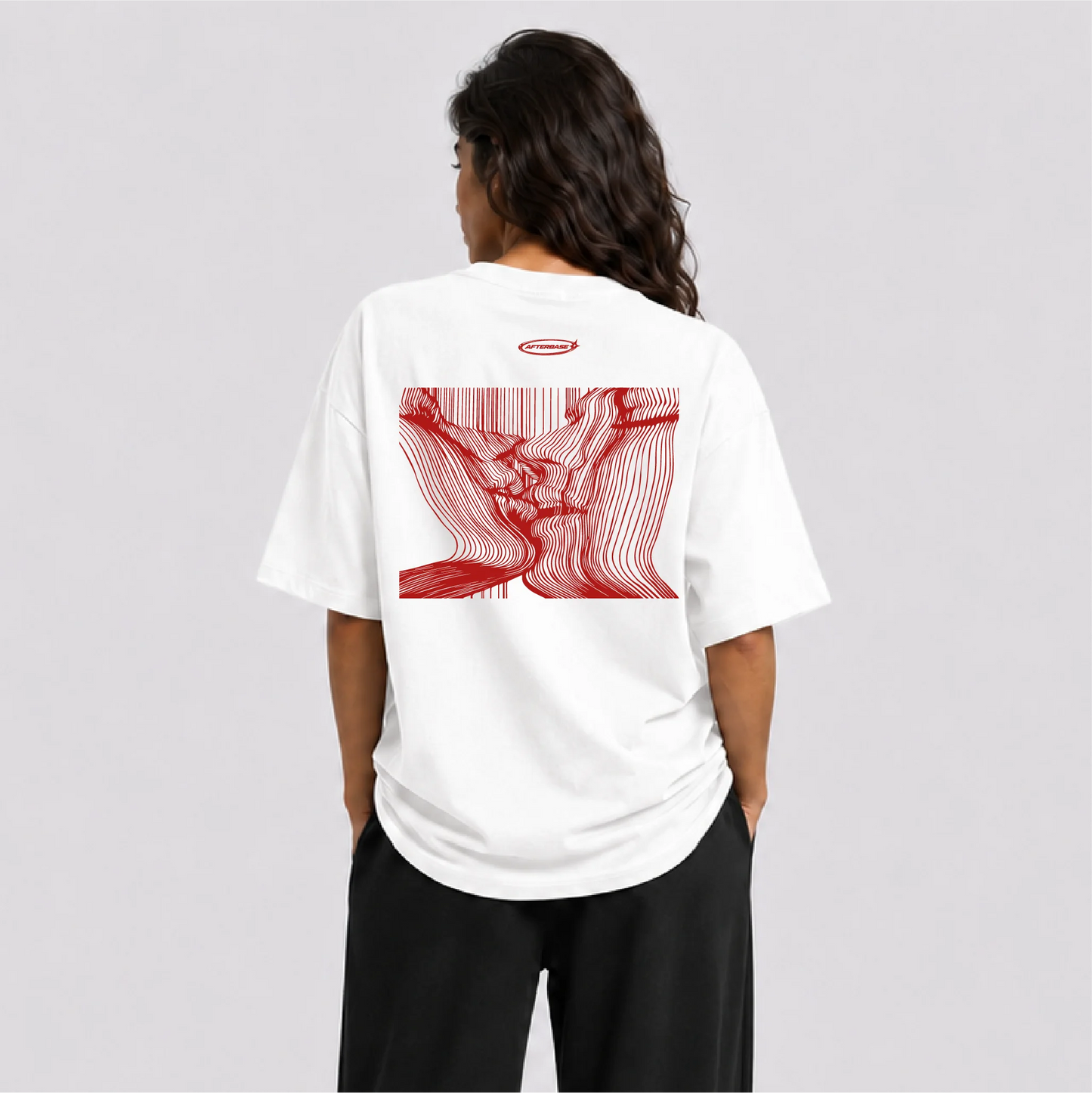 Afterbase Kissing Couple beyaz oversize tişört - kadın model