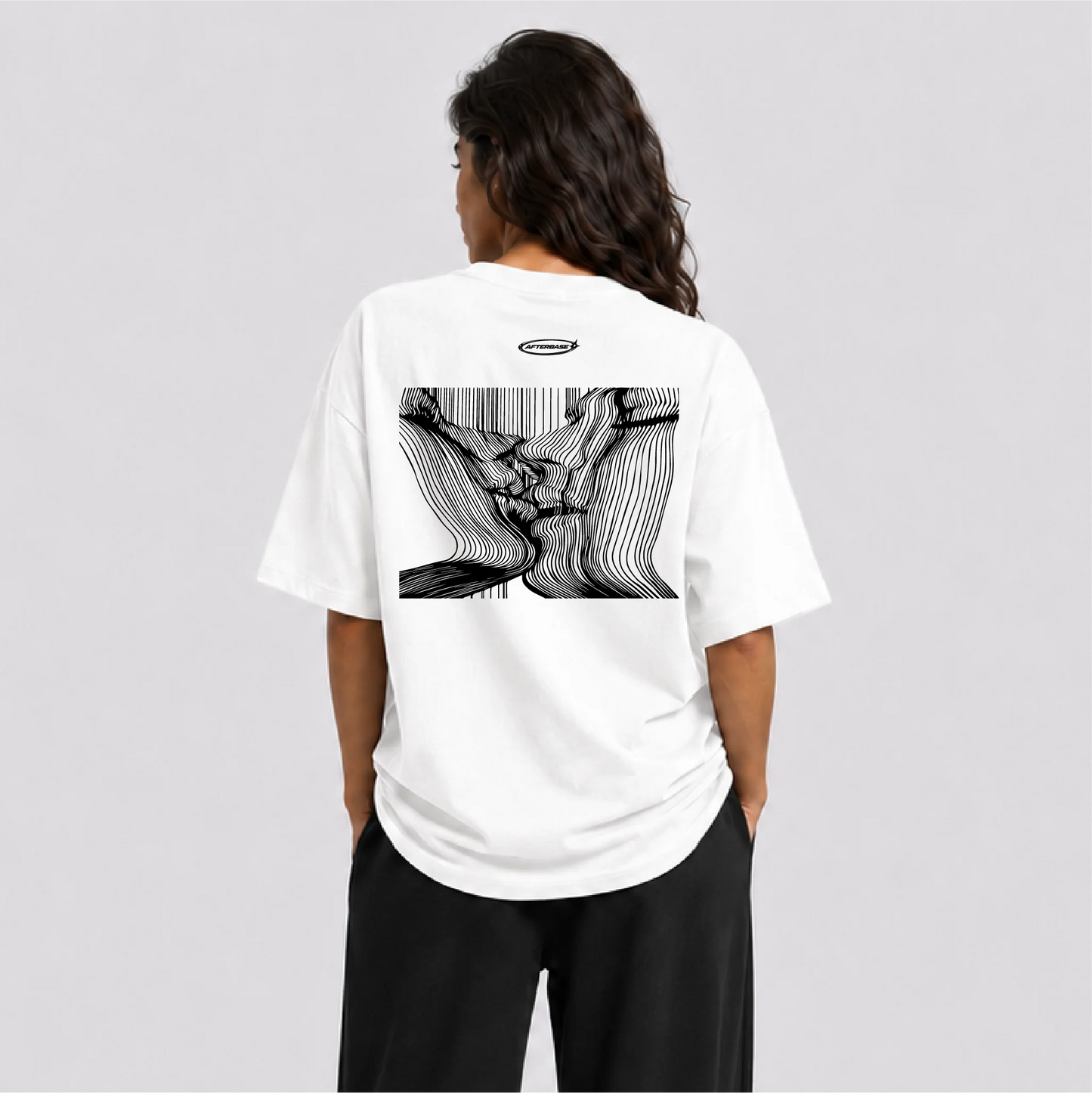 Afterbase Kissing Couple oversize tişört - kadın model