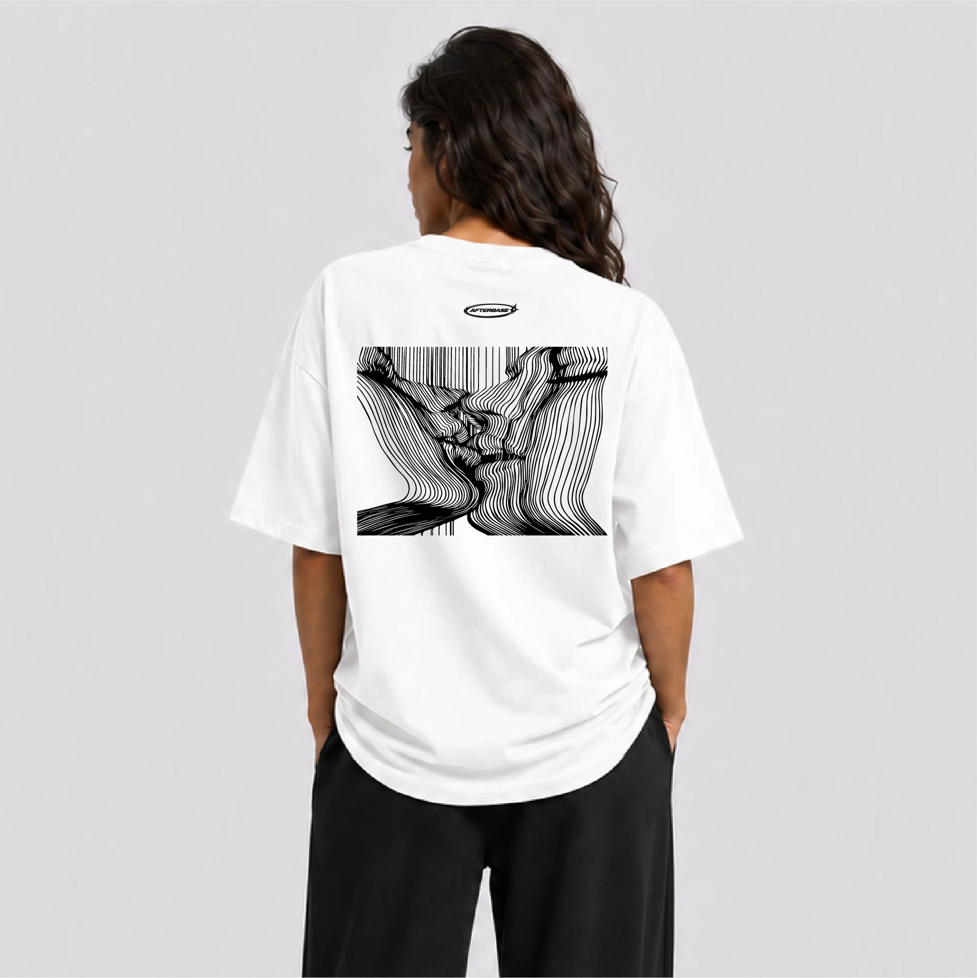 Afterbase Kissing Couple oversize tişört - kadın model